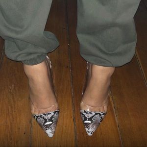 Transparent pointed toe pumps